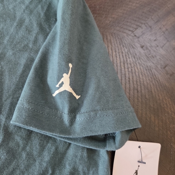 Air Jordan Big Kids' Dots Graphic T-Shirt Oxidizes Green 95D254-E18 Medium New - Picture 7 of 9